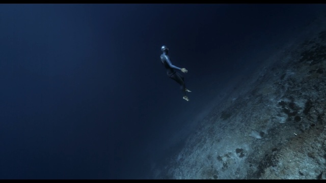 Video Reference N7: underwater, water, atmosphere, freediving, sky, underwater diving, extreme sport, darkness, sea, diving