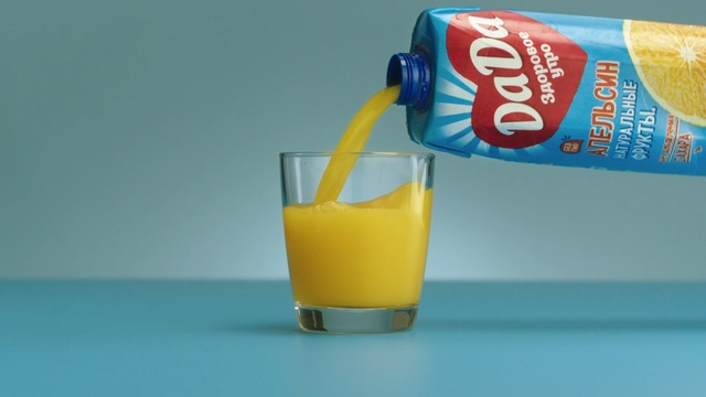 Video Reference N2: juice, drink, glass, beverage, liquid, refreshment, cold, alcohol, cup, food, yellow, fruit