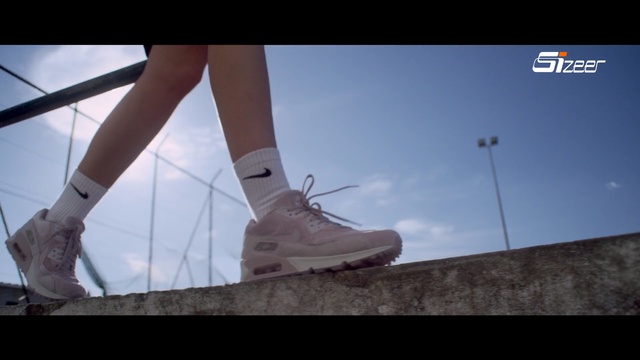 Video Reference N11: Footwear, White, Shoe, Leg, Human leg, Pink, Joint, Blond, Sky, Human body