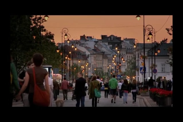 Video Reference N2: People, Photograph, Crowd, Town, Urban area, Evening, Snapshot, Lighting, Fun, Human settlement, Person