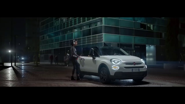 Video Reference N4: Land vehicle, Vehicle, Car, City car, Compact sport utility vehicle, Fiat 500, Automotive design, Mini, Subcompact car, Sport utility vehicle