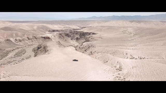 Video Reference N0: desert, aeolian landform, ecosystem, sand, wilderness, erg, badlands, wadi, sky, dune