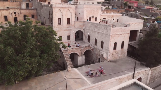 Video Reference N0: Historic site, Building, Holy places, Landmark, Fortification, Medieval architecture, Architecture, Arch, Caravanserai, Estate