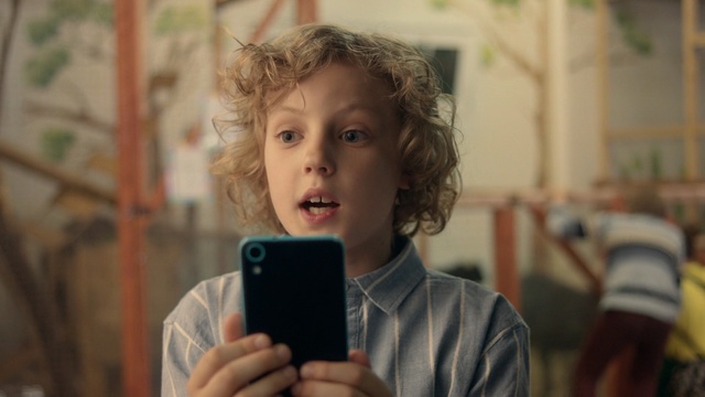 Video Reference N1: Child, Technology, Electronic device, Adaptation, Gadget, Photography, Person