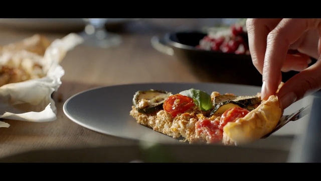 Video Reference N1: Dish, Food, Cuisine, Ingredient, Pizza, Flatbread, Quiche, Produce, Staple food, Recipe