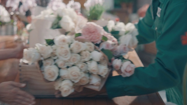 Video Reference N0: Bouquet, Flower, Cut flowers, Pink, Plant, Floristry, Rose, Flower Arranging, Floral design, Garden roses