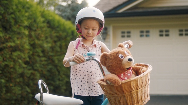 Video Reference N3: Child, Teddy bear, Toy, Happy, Toddler, Headgear, Vehicle, Helmet, Daughter, Vacation, Person