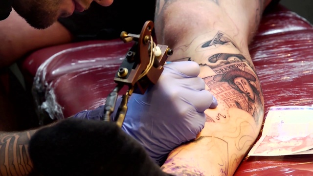 Video Reference N2: Tattoo, Arm, Hand, Tattoo artist, Temporary tattoo, Design, Joint, Finger, Leg, Flesh