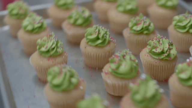 Video Reference N0: cupcake, dessert, buttercream, icing, petit four, cake, baking, sweetness, food, muffin