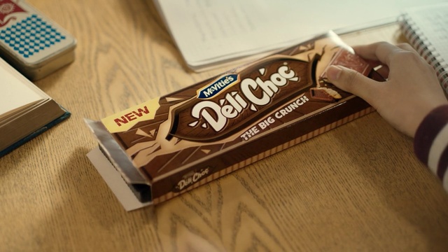 Video Reference N1: chocolate bar, chocolate, product, snack, font, brand, confectionery, sweetness, product, Person