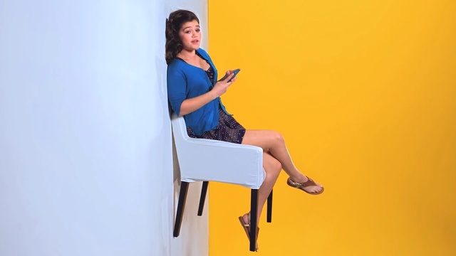 Video Reference N3: blue, yellow, sitting, standing, leg, shoulder, furniture, arm, girl, thigh, Person