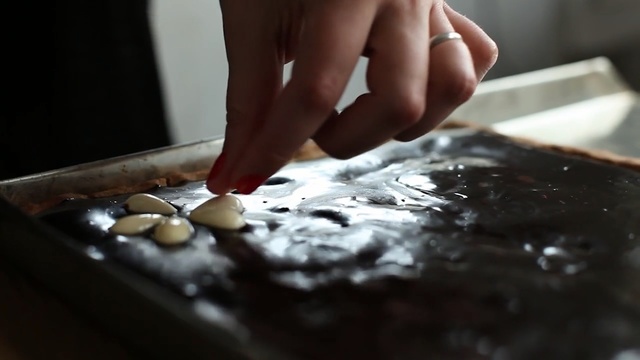 Video Reference N9: Food, Hand, Cuisine, Baking, Finger, Recipe, Dish, Ingredient, Chocolate