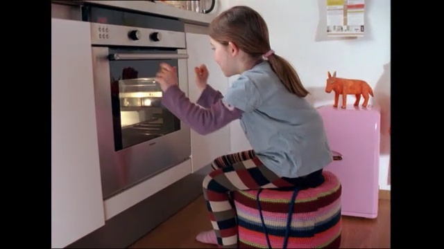 Video Reference N6: Child, Toddler, Shoulder, Room, Joint, Play, Furniture, Leg, Kitchen appliance, Microwave oven