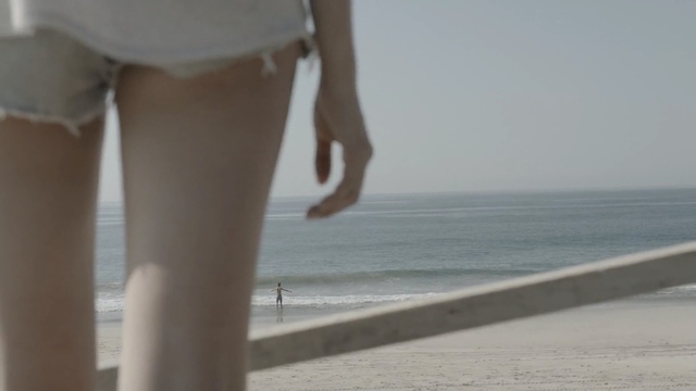 Video Reference N2: leg, sea, beach, vacation, girl, sky, summer, human leg, ocean, hand, Person