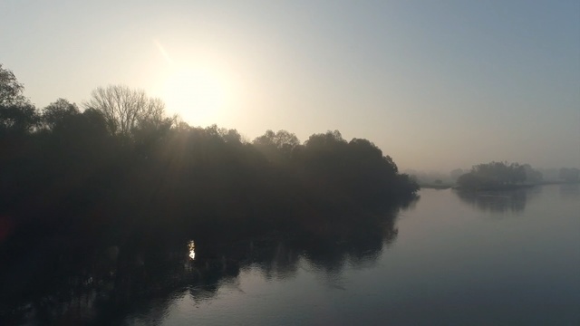 Video Reference N0: Sky, Atmospheric phenomenon, Reflection, Nature, Water, Mist, Morning, River, Haze, Water resources