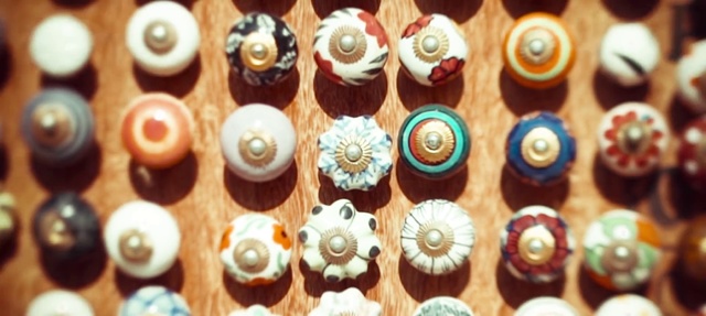 Video Reference N0: Cupcake, Petit four, Chocolate, Baking, Sweetness, Dessert, Baked goods, Fashion accessory, Cuisine, Food