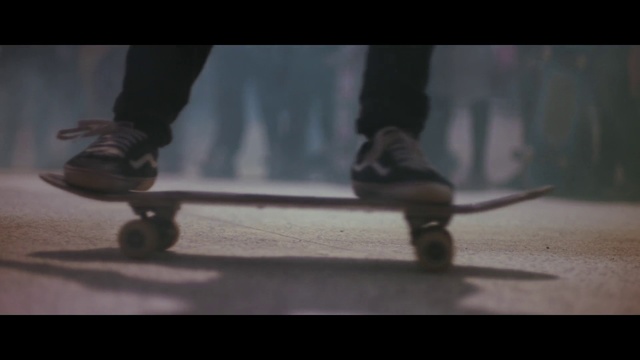 Video Reference N0: Skateboarder, Skateboard, Longboarding, Footwear, Skateboarding Equipment, Skateboarding, Recreation, Boardsport, Sports equipment, Shoe