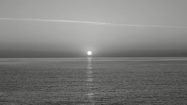Video Reference N1: horizon, sea, black and white, calm, monochrome photography, atmosphere, sky, ocean, daytime, water