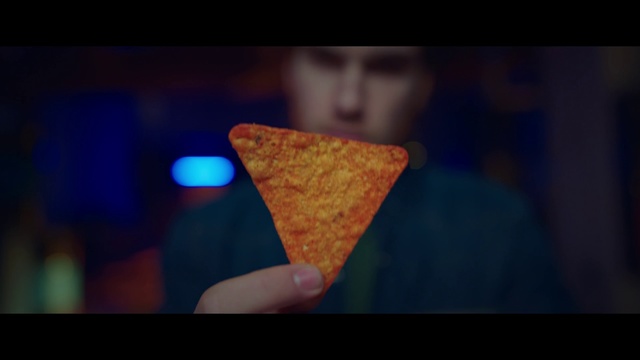 Video Reference N2: Triangle, Junk food, Food, Snack, Photography, Ice cream cone, Cuisine, American food, Dessert, Cone