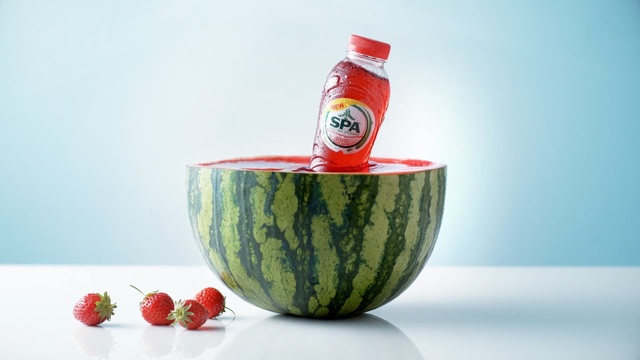 Video Reference N2: bowl, mixing bowl, container, cup, food, healthy, tea, tableware, Person