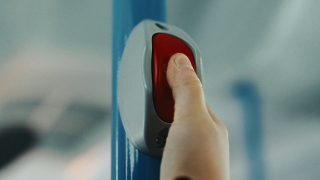 Video Reference N1: Finger, Hand, Nail, Door handle