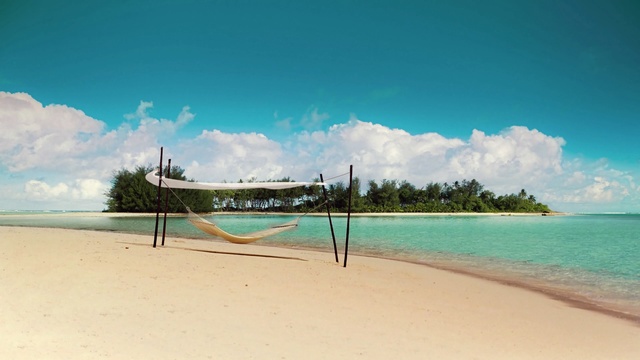 Video Reference N6: volleyball net, net, game equipment, beach, equipment, sand, sea, ocean, water, travel, vacation, landscape, coast, sky, sport, island, shore, tropical, holiday, summer, Person