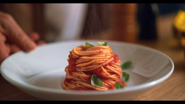 Video Reference N3: Food, Tableware, Al dente, Dishware, Plate, Staple food, Recipe, Pasta pomodoro, Ingredient, Noodle
