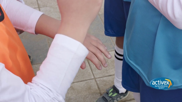 Video Reference N2: Human leg, Ankle, Joint, Arm, Bandage, Leg, Hand, Calf, Knee, Finger