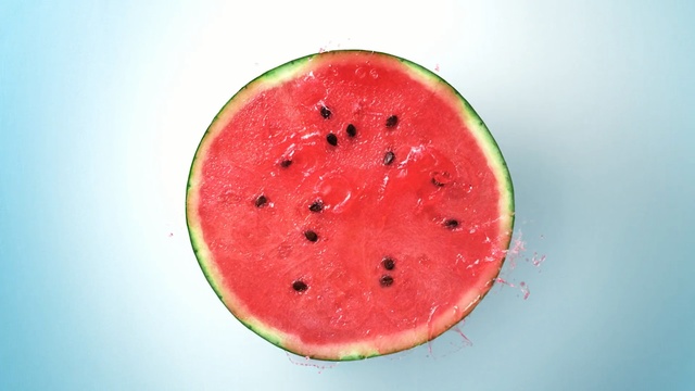 Video Reference N1: fruit, edible fruit, peel, food, watermelon, produce, melon, healthy, water, juicy, fresh, sweet, diet