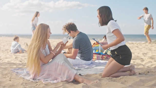 Video Reference N0: People on beach, Photograph, Fun, Vacation, Sand, Summer, Beach, Friendship, Sitting, Sea