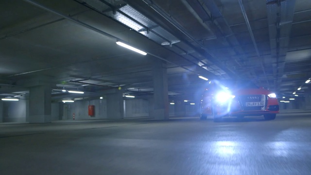 Video Reference N3: Light, Parking lot, Parking, Automotive lighting, Public space, Lighting, Metropolitan area, City, Headlamp, Thoroughfare