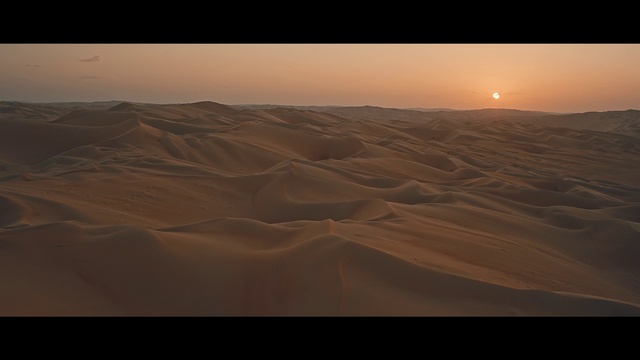 Video Reference N4: Desert, Sand, Erg, Natural environment, Aeolian landform, Sahara, Dune, Sky, Horizon, Landscape