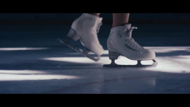 Video Reference N0: Figure skate, Ice skating, Footwear, Ice skate, Figure skating, Shoe, Ice hockey equipment, Skating, Recreation, Ice rink