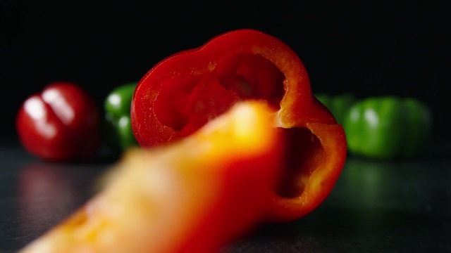 Video Reference N0: Peperoncini, Pimiento, Bell pepper, Bell peppers and chili peppers, Chili pepper, Capsicum, Red, Vegetable, Red bell pepper, Food