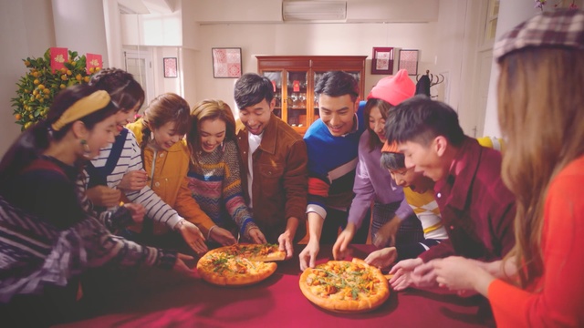 Video Reference N0: Food, Dish, Cuisine, Event, Meal, Party, Baking, Baked goods, Child, Fast food, Person