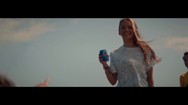 Video Reference N1: Photograph, White, Facial expression, Shoulder, Standing, Arm, Beauty, Fun, Snapshot, Eyewear