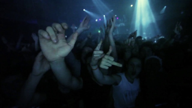 Video Reference N7: Performance, Darkness, Hand, Event, Nightclub, Crowd, Sky, Music venue, Fun, Magenta