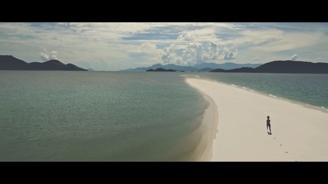 Video Reference N1: Body of water, Sky, Sea, Coast, Beach, Water, Ocean, Shore, Sand, Horizon