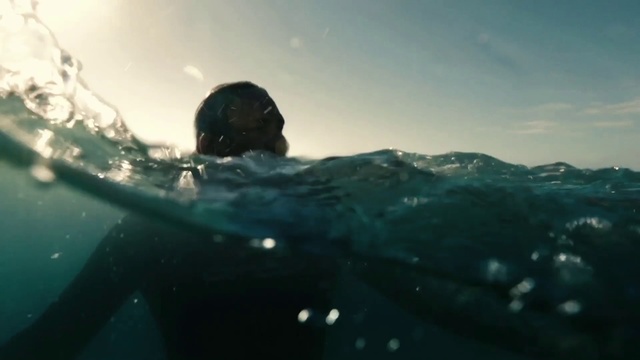 Video Reference N9: Water, Underwater, Sky, Sunlight, Wave, Personal protective equipment, Recreation, Ocean, Photography, Sea