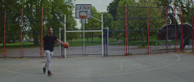 Video Reference N0: Sport venue, Basketball court, Basketball, Streetball, Net, Sports, Sports equipment, Team sport, Player, Fence