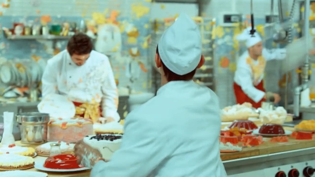 Video Reference N4: Cook, Chef, Culinary art, Cooking, Food, Chief cook, Pastry chef, Service, Pâtisserie, Dish, Person