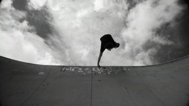 Video Reference N9: Black-and-white, Sky, Photography, Flip (acrobatic), Cloud, Monochrome photography, Monochrome, Sport venue