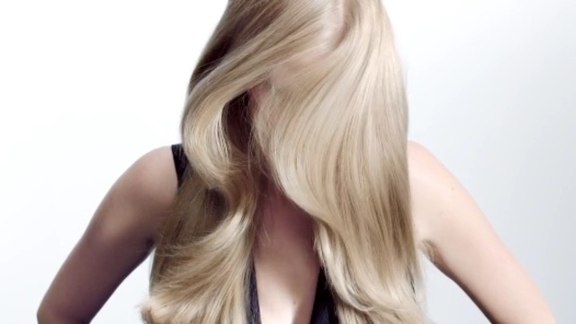Video Reference N2: hair, blond, human hair color, hairstyle, long hair, hair coloring, layered hair, brown hair, step cutting