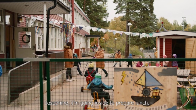 Video Reference N1: Neighbourhood, Recreation, Playground, Leisure, Building, House, Facade, City, Tourism, Play