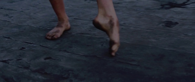 Video Reference N0: Barefoot, Leg, Foot, Human leg, Footwear, Toe, Human body, Joint, Hand, Shoe
