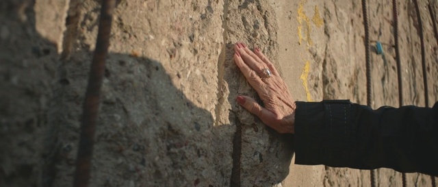 Video Reference N1: Wall, Hand, Finger, Geology, Rock, Soil, Fault