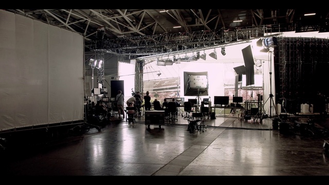 Video Reference N3: Stage, Black-and-white, Monochrome, Building, Architecture, Performance, Sound stage, Event, Crowd, Photography