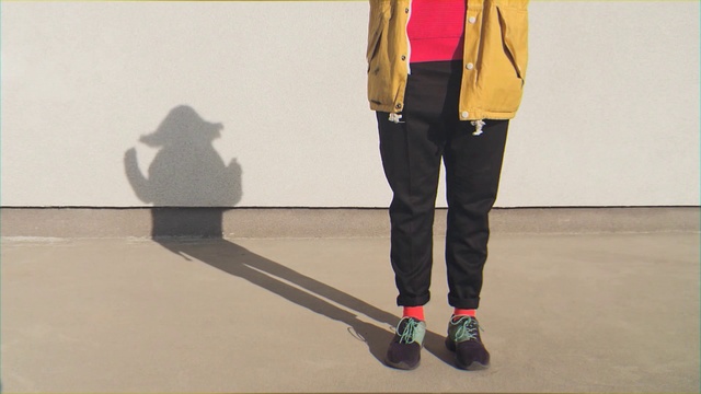 Video Reference N0: Red, Standing, Yellow, Fashion, Pink, Leg, Footwear, Jeans, Shoe, Knee, Person, Man, Suit, Wearing, Holding, Jacket, Front, Walking, Posing, Woman, Dressed, Board, Street, Young, Riding, Hat, Sign, Phone, Suitcase, Court, Trousers, Clothing, Coat, Sleeve, Outerwear