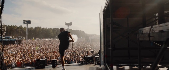 Video Reference N12: Standing, Physical fitness, Photography, Muscle, Performance, Kettlebell, Sportswear, Street stunts