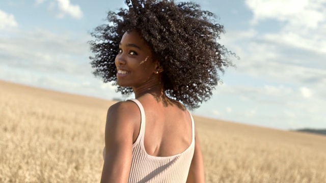Video Reference N9: Hair, Hairstyle, Beauty, Skin, Afro, Grass, Human, Black hair, Summer, Long hair, Person
